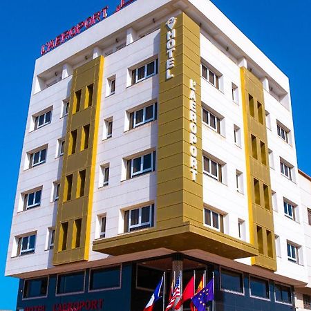 Hotel L'Aeroport Надор Екстериор снимка