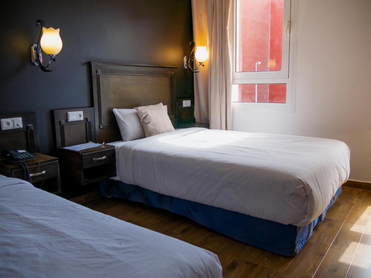 Hotel L'Aeroport Надор Екстериор снимка