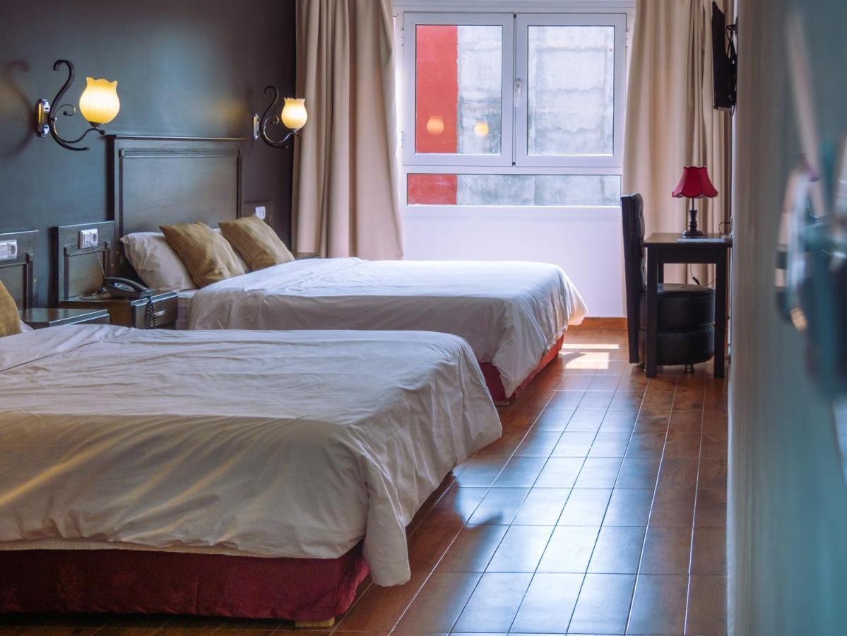 Hotel L'Aeroport Надор Екстериор снимка