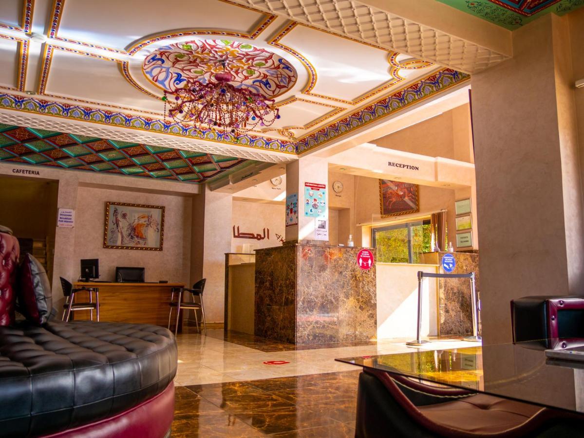 Hotel L'Aeroport Надор Екстериор снимка