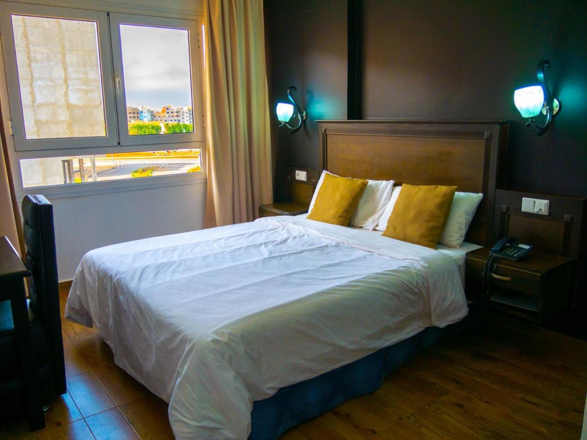 Hotel L'Aeroport Надор Екстериор снимка